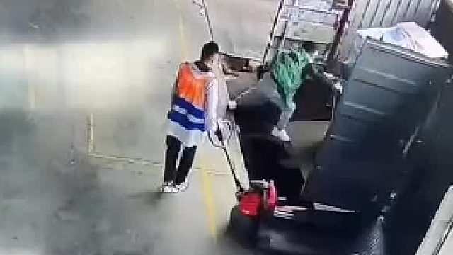 仓库装卸高风险活，实拍现场全过程