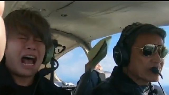 如果飞机在千米高空突然引擎熄火急剧下坠你会有什么反应呢