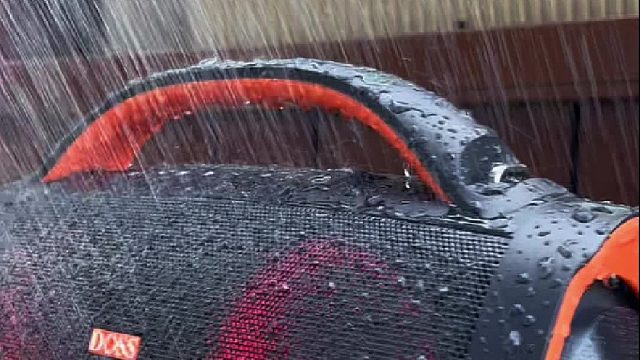 花园里的防水低音炮