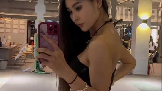 运动的女孩