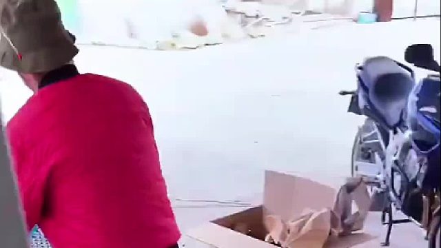 灭火器在它面前，简直就像个新兵蛋子！