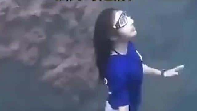 抓衣服不行吗