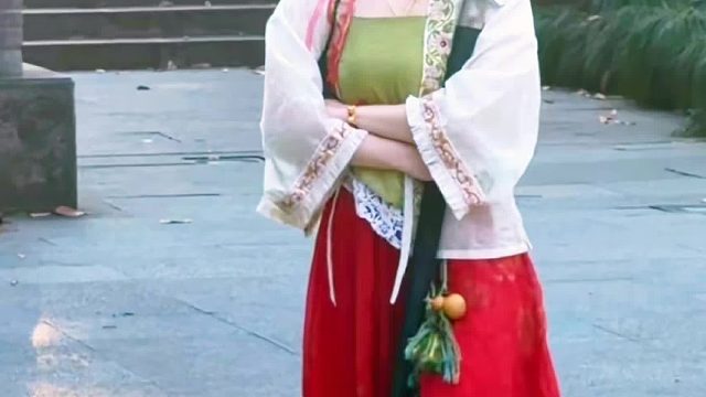 小师妹又偷偷溜下山啦