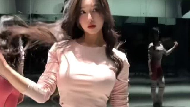 等我练成我也胡说八道，别人问我怎么练的，我就说拿头撞龙门架