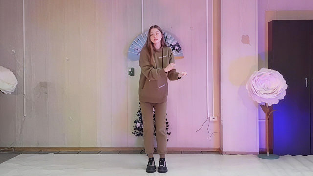 俄罗斯姑娘才艺表演23.12.02_海草01