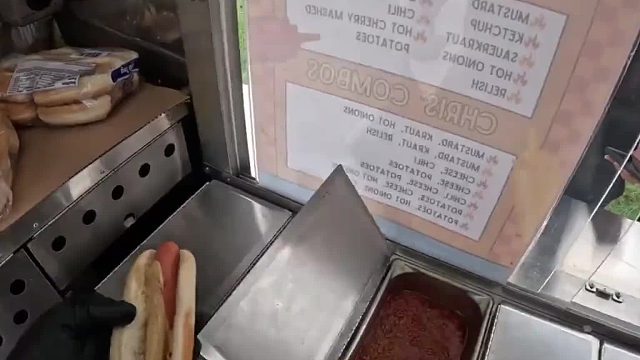正宗美式热狗 在高尔夫球场活动里做热狗