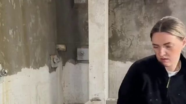 摩纳哥豪宅隔墙施工揭秘——轻质加气块砖的神奇工艺 跟随蒙特卡洛的梅吉亚，深入300平米别墅隔墙施工现场。看看她如何利用轻质加气块砖独特的多孔结构和专用砂浆，实现