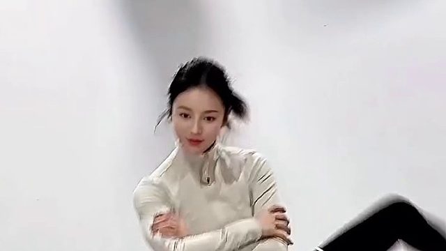 挑戰360度旋轉立姿一字馬
