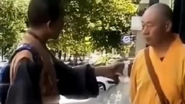 假和尚遇上真和尚，假和尚无处遁形。