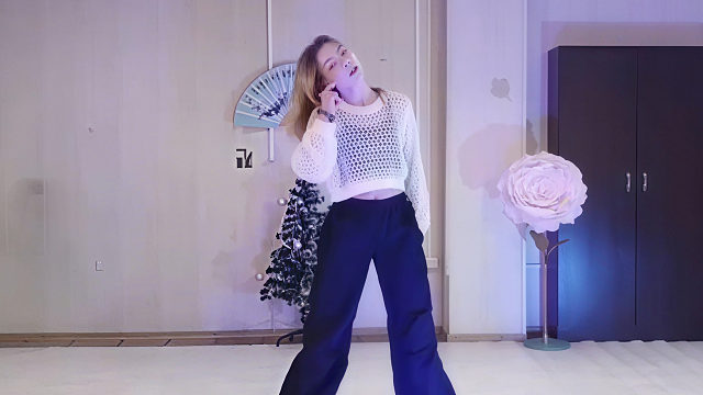 俄罗斯姑娘才艺表演23.12.02_烤肉(维多利亚)02