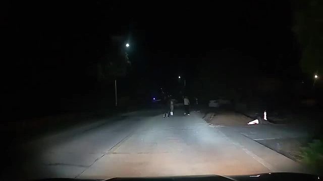 被拦车 该不该加油门？