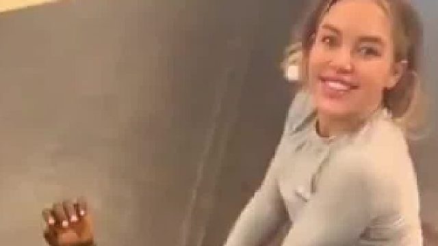 外国美女学习格斗，黑人教练亲身教学，不想竟意外触发自身天赋！