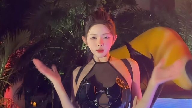 眼神不用用力，心动自有分寸