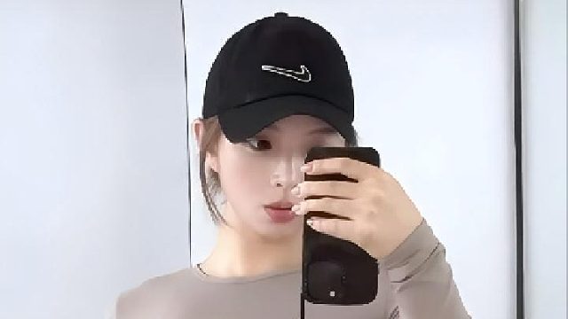别盯着看，我会让你沦陷