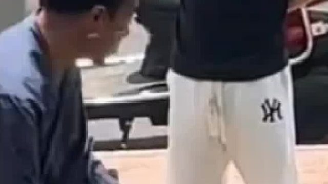 这时候要是把他打残了算犯法吗？