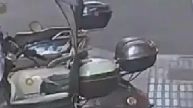 马路是我的，你肯定不敢撞，你会躲？
