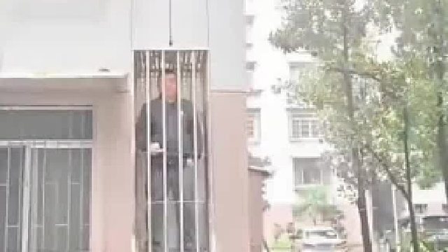 这个电梯只能中午用没事[龇牙]