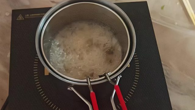 家庭炸薯条，炸鸡块神器，这锅省油，好收拾！可煤气，可电池炉，关键还便宜啊，不锈钢油炸锅，10多元的超高性价比啊