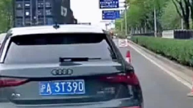 大车明显就是故意的 这种情况谁的责任大一些