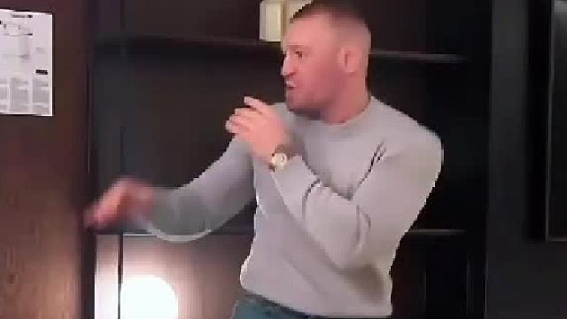 迈克尔泰森：你在教我打拳_