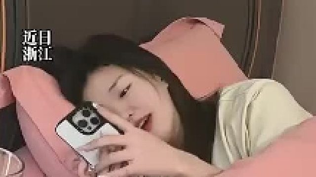 女儿拿爸爸给妈妈买的东西用，引争论