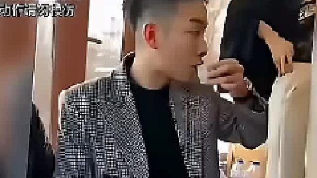 眼镜还是放大镜