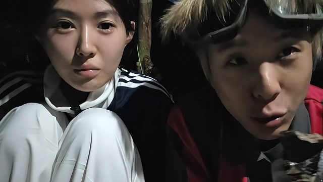 抱抱老奸巨猾，居然还偷藏零食，和志龙分享吃完还“毁尸灭迹”