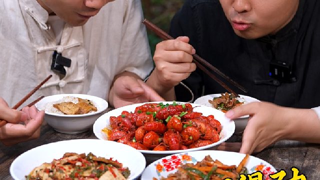 铁蛋这个人就是霸蛮，啥好东西都要抢着争~
