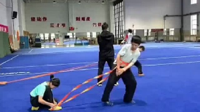 体育生训练现场，拼搏瞬间和网友神评