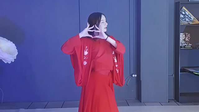 俄罗斯姑娘才艺表演23.12.08_空军(阿妮亚)06
