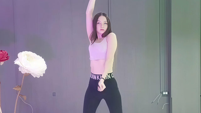俄罗斯姑娘才艺表演23.12.08_空军(阿妮亚)08