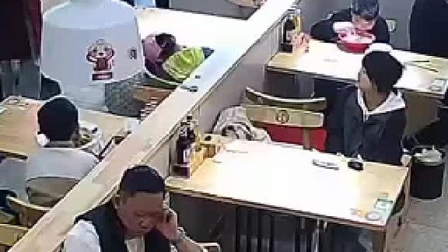 到底支持谁？