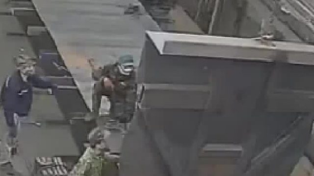 这么淡定不抽根烟压压惊[柴犬]