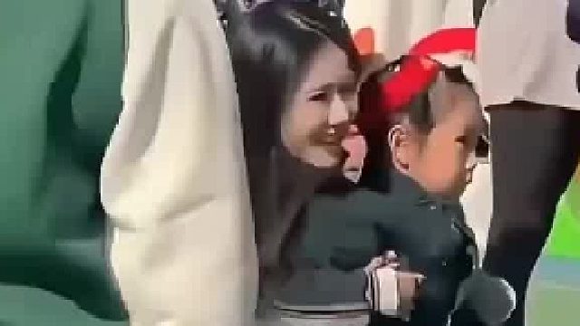 感觉孩子在同学面前都尴尬了