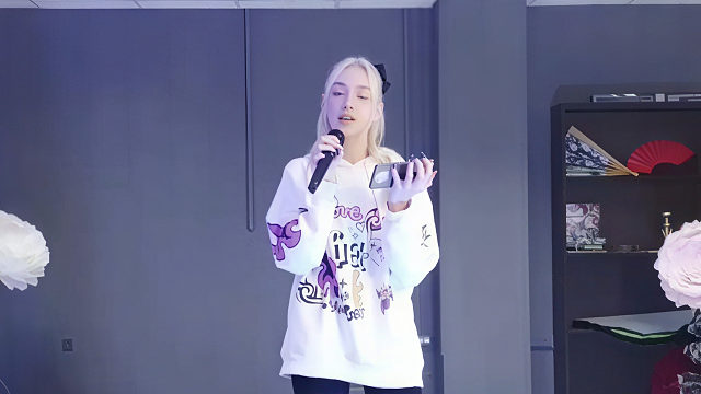 俄罗斯姑娘才艺表演23.12.10_歌舞秀00