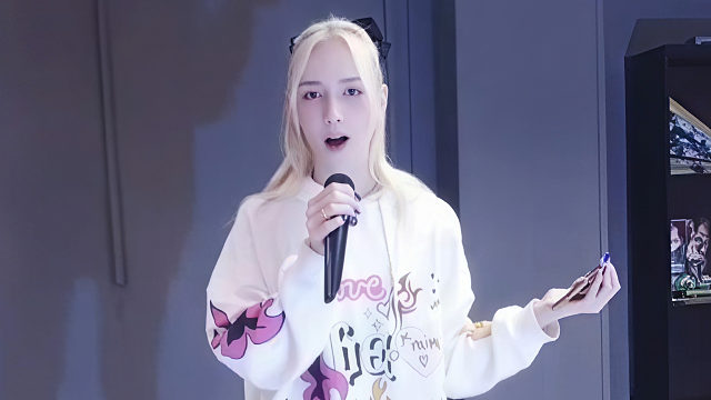 俄罗斯姑娘才艺表演23.12.10_歌舞秀01
