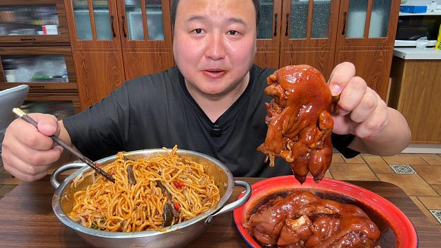 吃完这碗茄子拌面，感觉自己帅过彭于晏。