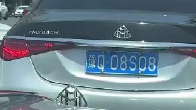 迈巴赫摄像头这么调皮吗？自己会躲猫猫
