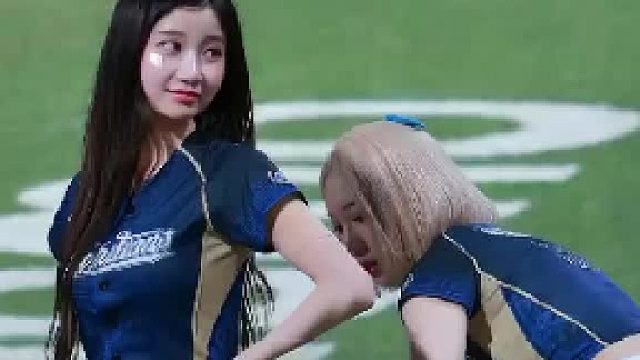 李珠珢 朴星垠 滑完壘記得要把紅土拍掉
