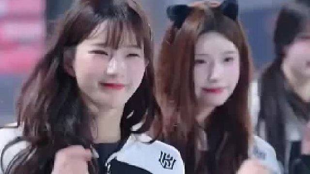 你看她们多开心