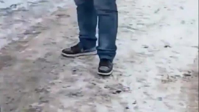黄鼠狼拦住大爷回家
