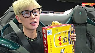 妹子懂事的讓人心疼，老六想喝牛子，妹子的貼心讓童都懵了
