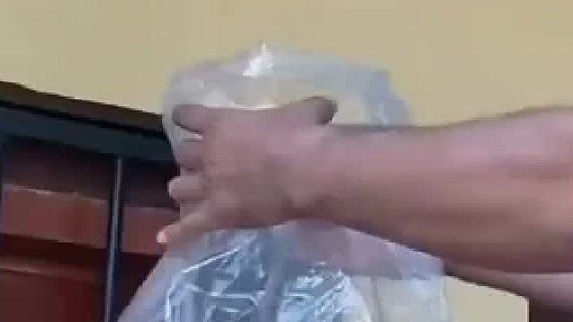 都不舍得把灯泡扔了