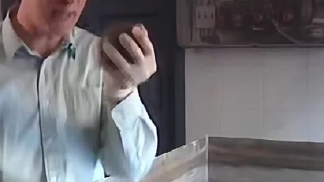 水银的双重神奇：铁能浮，铝变絮。