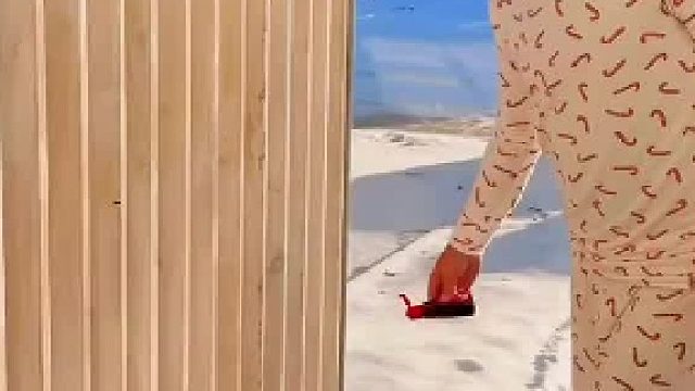 完成孩子的梦想：建一座彩色冰屋