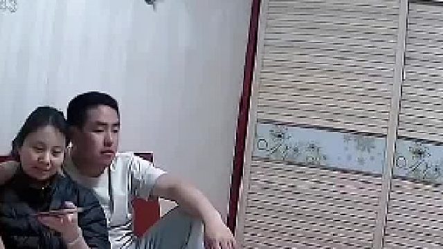 爸爸忽悠女儿一块饼干，女儿不动声色曝光老爸私房钱还击，网友：伤敌八毛，自损1200