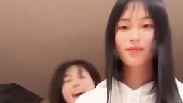 国外母女台伙拍视频 有无经验一目了然 还得是经历让人满意