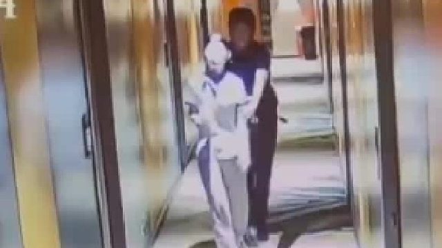 这小姑娘是个见过世面的人