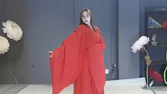 俄罗斯姑娘才艺表演23.12.14_静儿(拉达)00