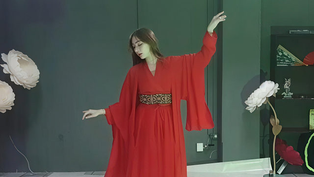 俄罗斯姑娘才艺表演23.12.14_静儿(拉达)01